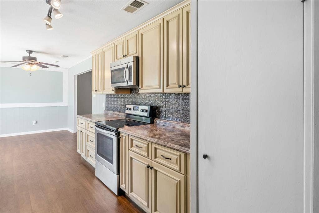 2903 Melmar Park Street, Commerce, TX 75428