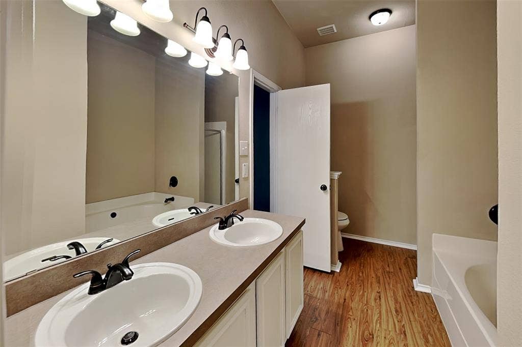 5561 Spring Ridge Drive, Watauga, TX 76137 5561 Spring Ridge Drive, Watauga, TX 76137