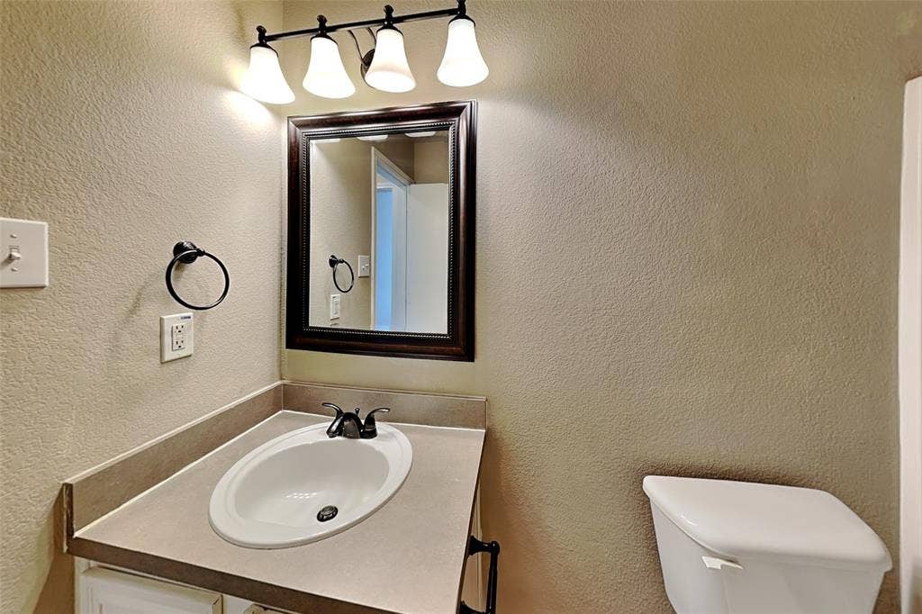5561 Spring Ridge Drive, Watauga, TX 76137 5561 Spring Ridge Drive, Watauga, TX 76137