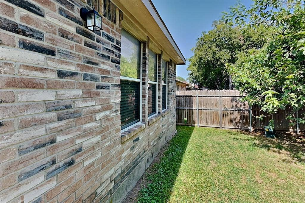 5561 Spring Ridge Drive, Watauga, TX 76137 5561 Spring Ridge Drive, Watauga, TX 76137