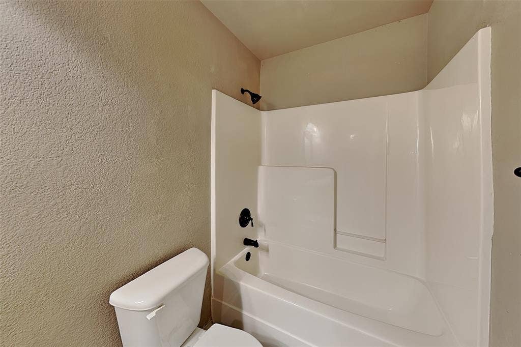 5561 Spring Ridge Drive, Watauga, TX 76137 5561 Spring Ridge Drive, Watauga, TX 76137