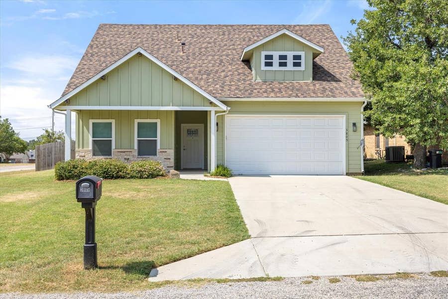 Property photo for 3805 Sage Court, Granbury, TX