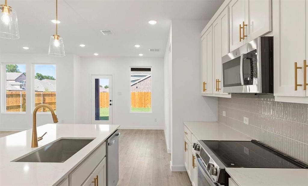 2200 Franklin Street, Princeton, TX 75407 Kitchen Representative Photo featuring the Serene Collection