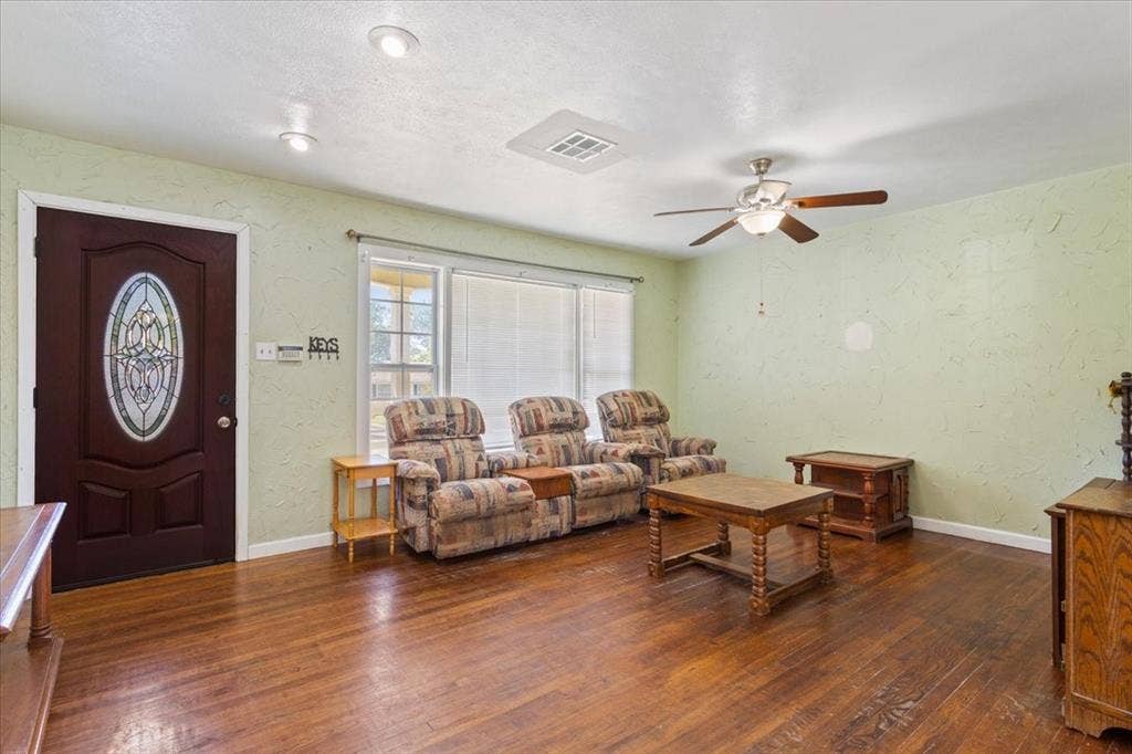 4617 Colonial Avenue, Waco, TX 76710 4617 Colonial Avenue, Waco, TX 76710
