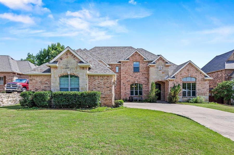 Property photo for 804 Bentwater Parkway, Grand Prairie, TX