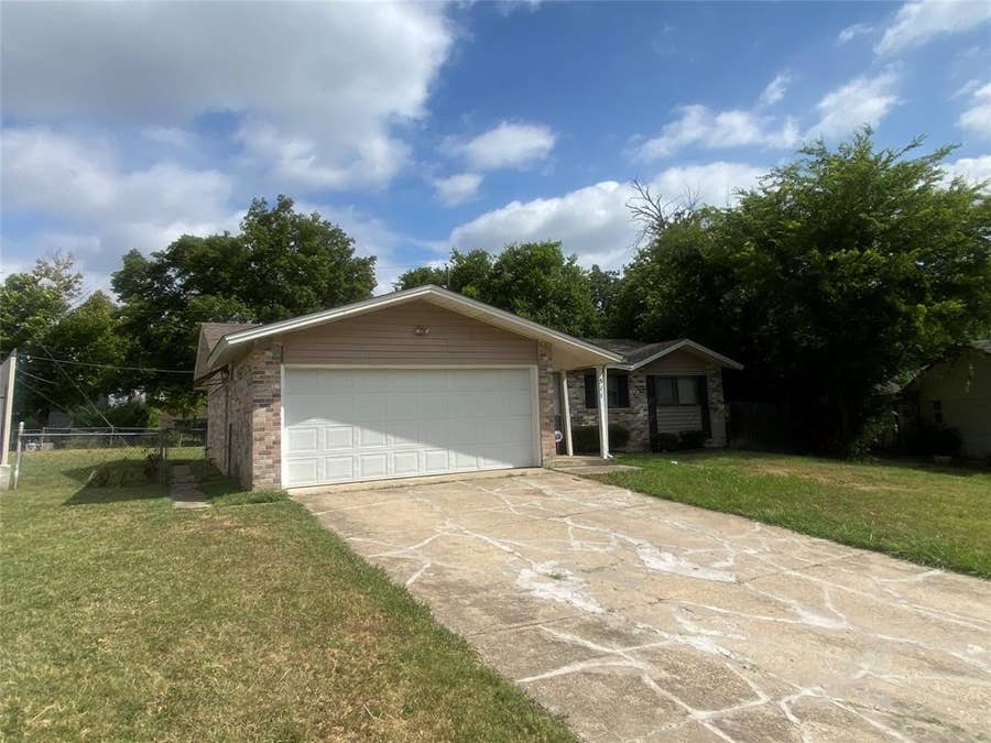 Property photo for 511 Seaside Drive, Dallas, TX