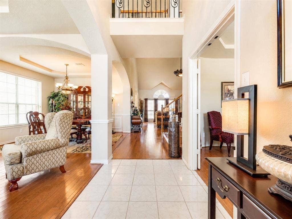 404 Mountain Place, DeSoto, TX 75115
