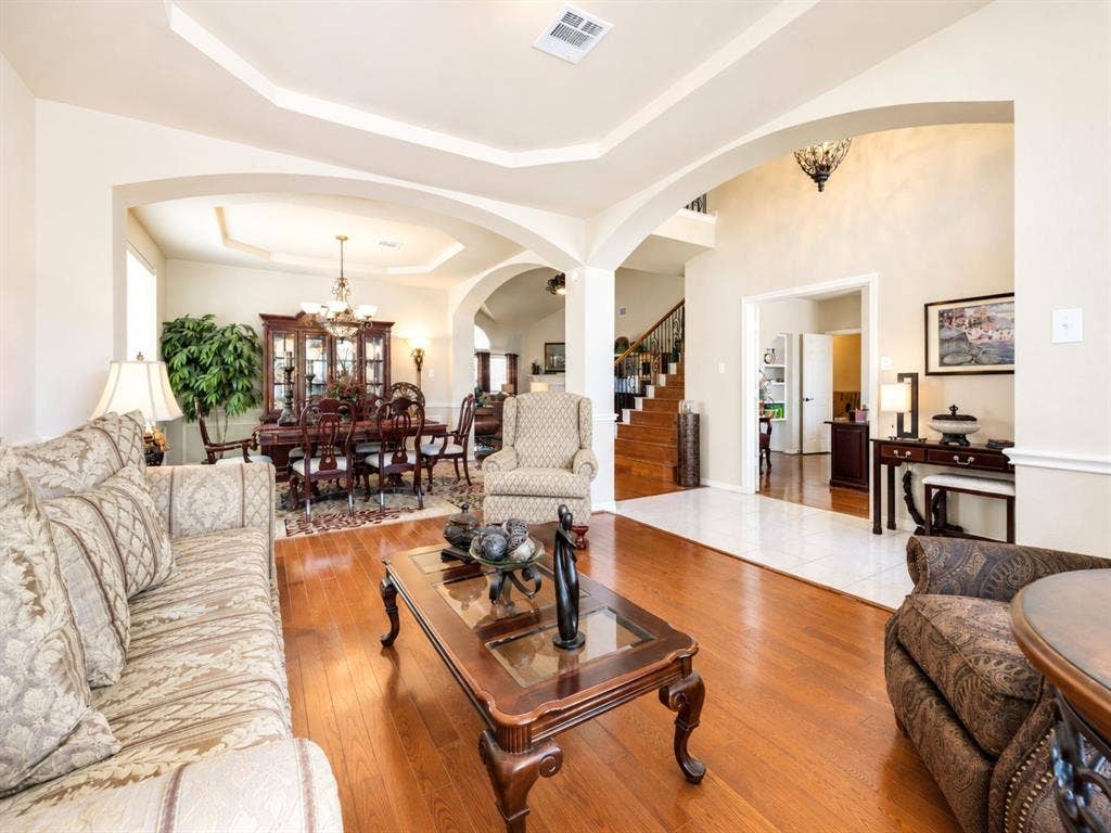 404 Mountain Place, DeSoto, TX 75115