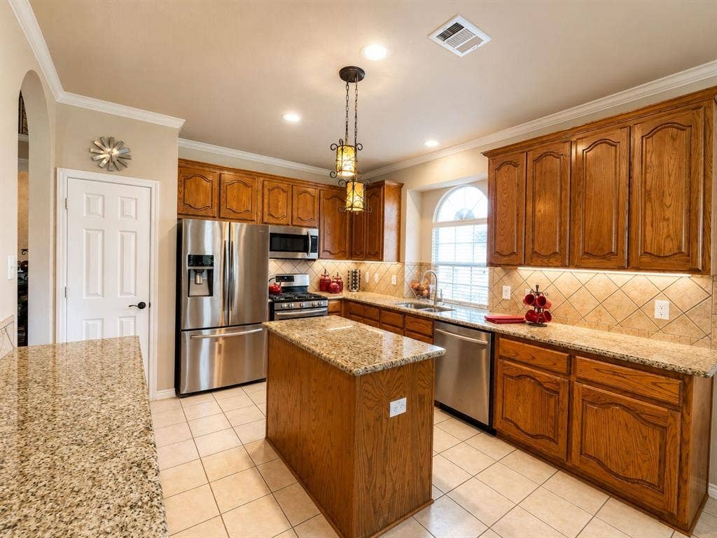 404 Mountain Place, DeSoto, TX 75115