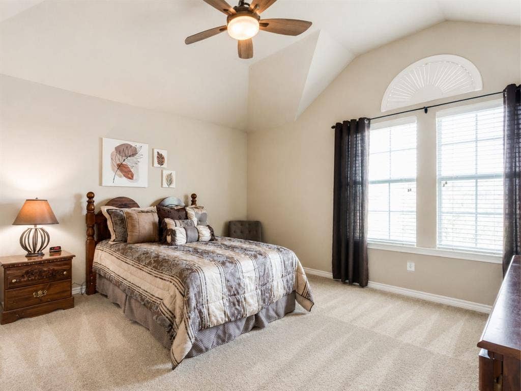 404 Mountain Place, DeSoto, TX 75115