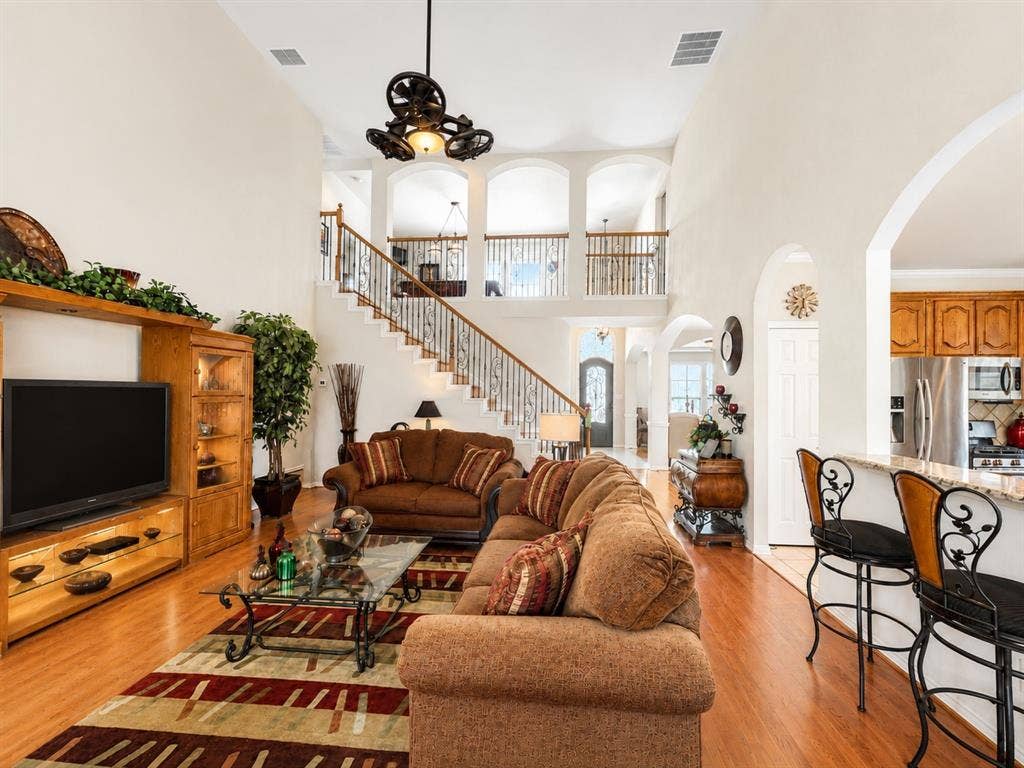 404 Mountain Place, DeSoto, TX 75115