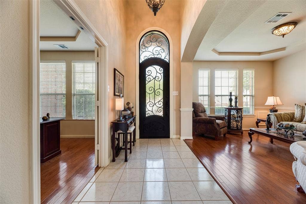 404 Mountain Place, DeSoto, TX 75115