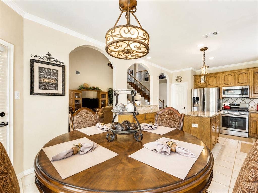 404 Mountain Place, DeSoto, TX 75115