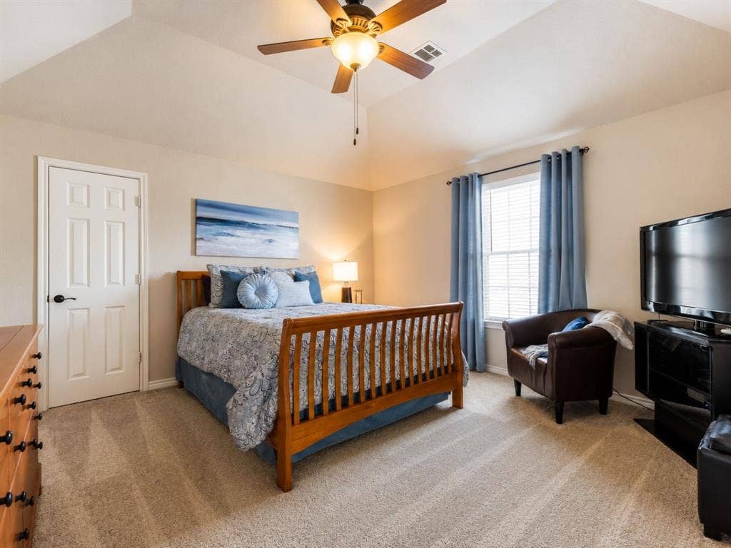 404 Mountain Place, DeSoto, TX 75115