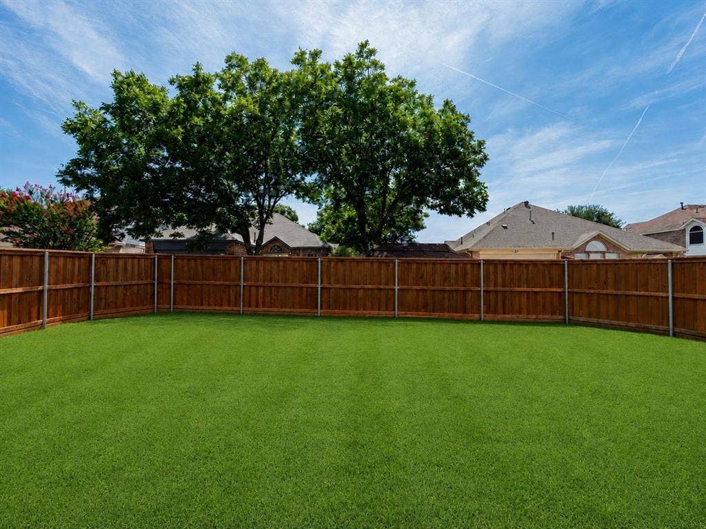 404 Mountain Place, DeSoto, TX 75115