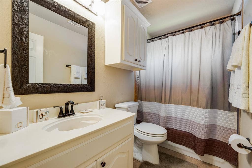 404 Mountain Place, DeSoto, TX 75115