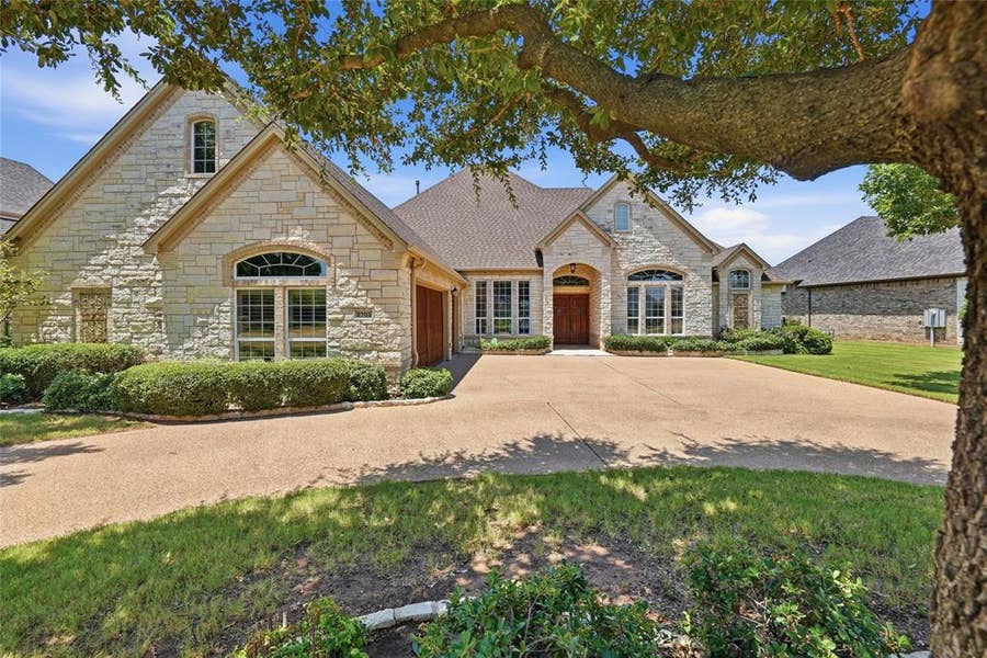 Property photo for 2703 Waters Edge Drive, Granbury, TX