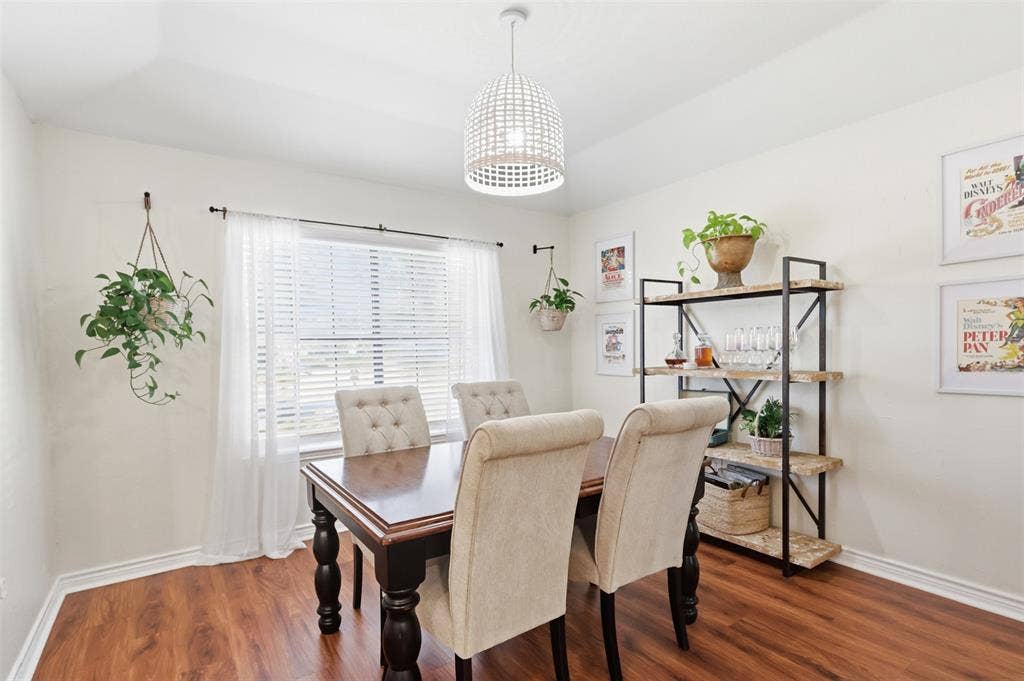 3811 Helmsford Drive, Arlington, TX 76016 3811 Helmsford Drive, Arlington, TX 76016