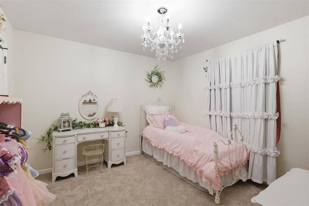 3811 Helmsford Drive, Arlington, TX 76016 3811 Helmsford Drive, Arlington, TX 76016
