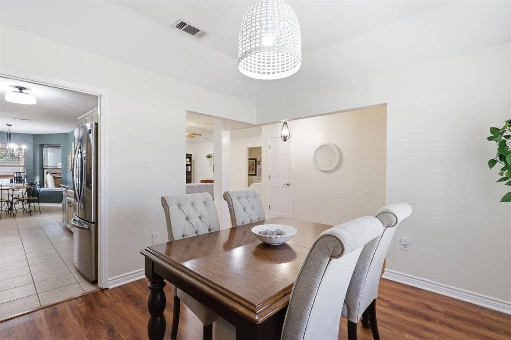 3811 Helmsford Drive, Arlington, TX 76016 3811 Helmsford Drive, Arlington, TX 76016