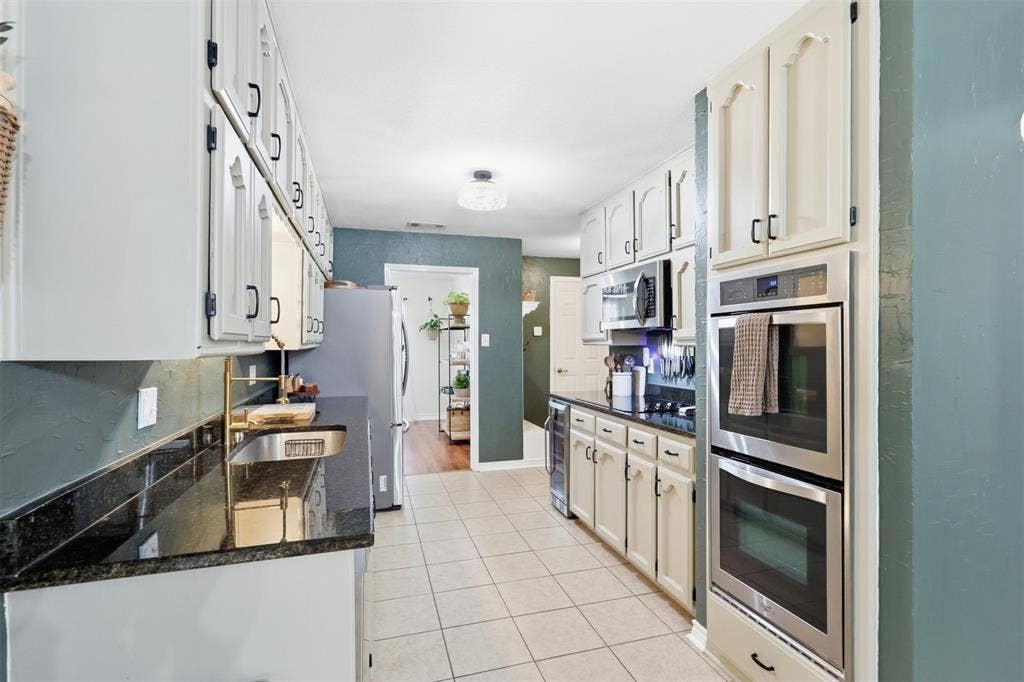 3811 Helmsford Drive, Arlington, TX 76016 3811 Helmsford Drive, Arlington, TX 76016