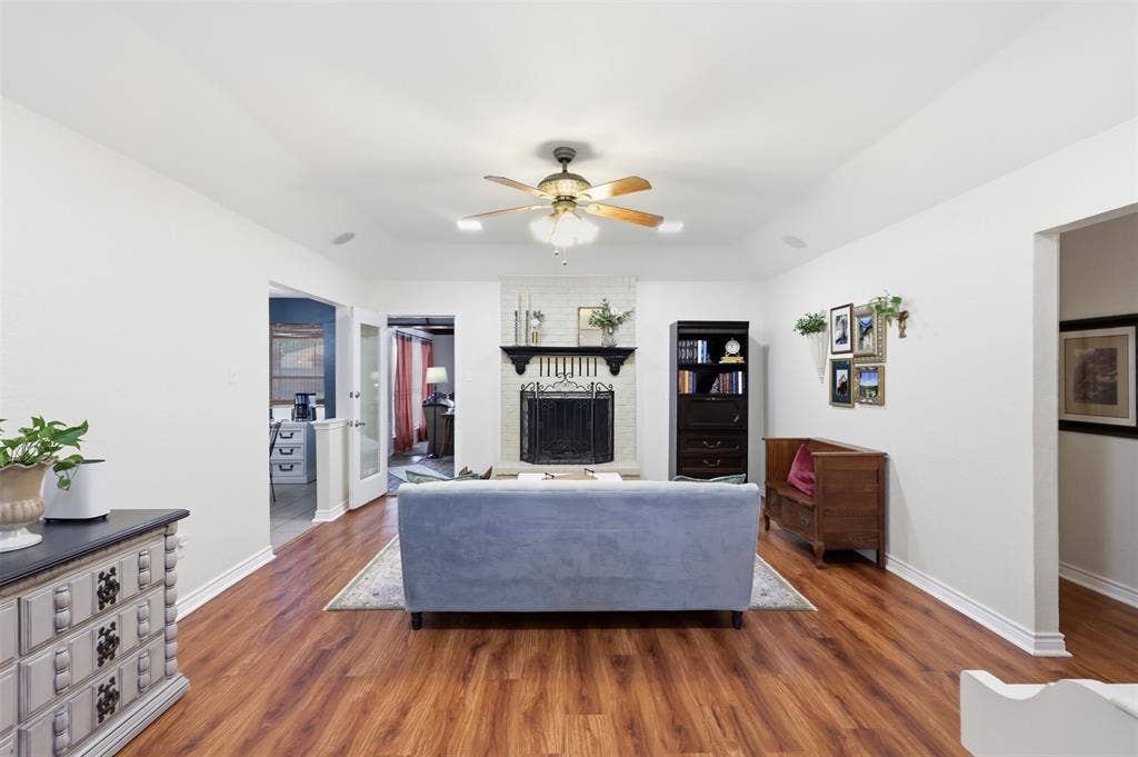 3811 Helmsford Drive, Arlington, TX 76016 3811 Helmsford Drive, Arlington, TX 76016