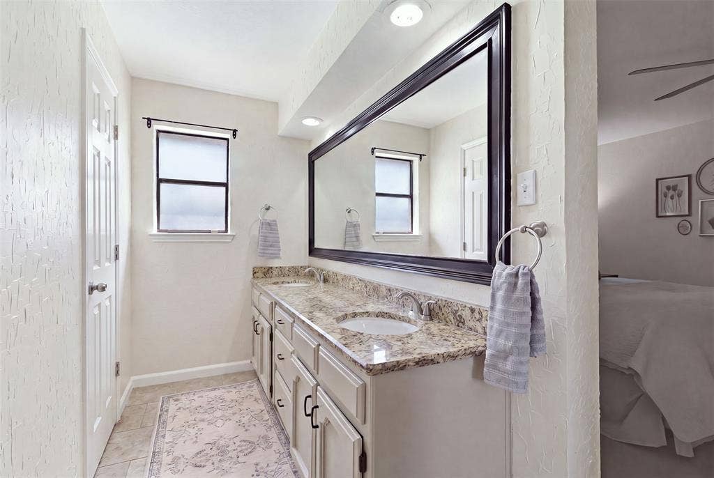 3811 Helmsford Drive, Arlington, TX 76016 3811 Helmsford Drive, Arlington, TX 76016