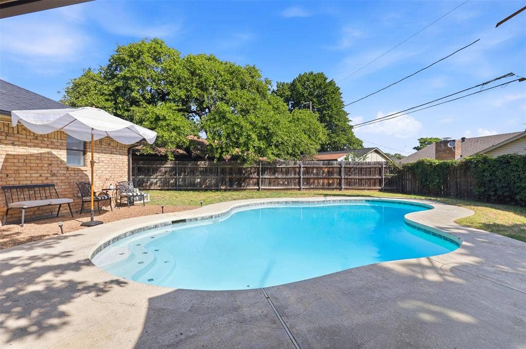 3811 Helmsford Drive, Arlington, TX 76016 3811 Helmsford Drive, Arlington, TX 76016