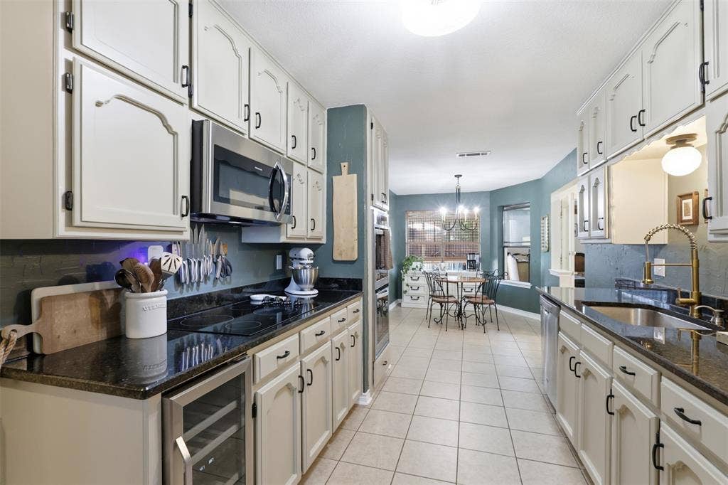 3811 Helmsford Drive, Arlington, TX 76016 3811 Helmsford Drive, Arlington, TX 76016