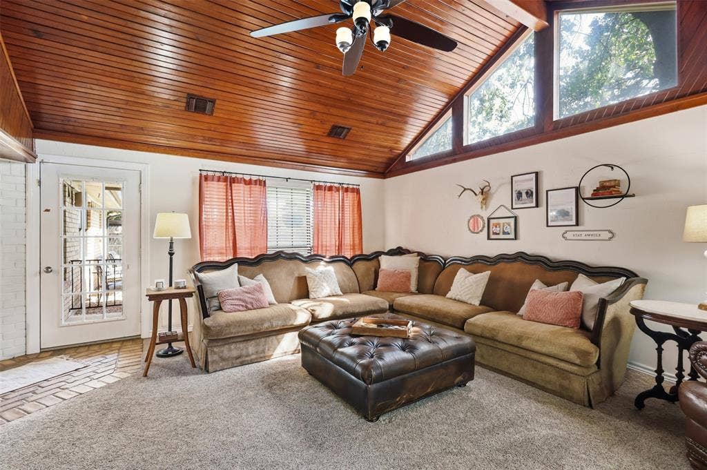 3811 Helmsford Drive, Arlington, TX 76016 3811 Helmsford Drive, Arlington, TX 76016