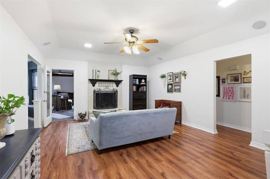 3811 Helmsford Drive, Arlington, TX 76016 3811 Helmsford Drive, Arlington, TX 76016