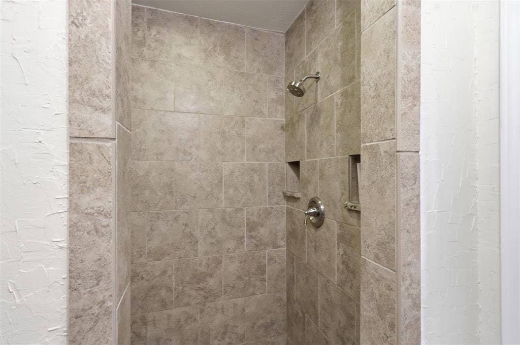 3811 Helmsford Drive, Arlington, TX 76016 3811 Helmsford Drive, Arlington, TX 76016