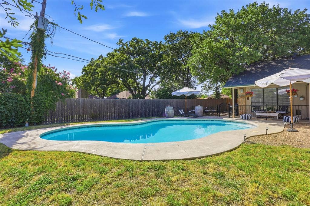3811 Helmsford Drive, Arlington, TX 76016 3811 Helmsford Drive, Arlington, TX 76016