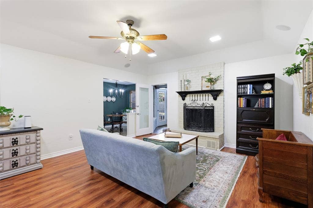 3811 Helmsford Drive, Arlington, TX 76016 Fireplace grounds this space.