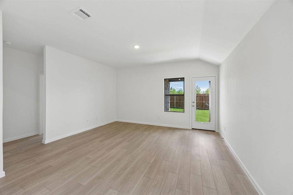 839 Hillcrest Boulevard, Princeton, TX 75407 Representative (8)