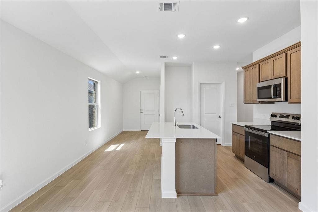 839 Hillcrest Boulevard, Princeton, TX 75407 Representative (7)