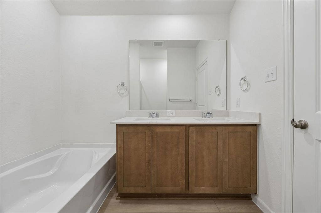 839 Hillcrest Boulevard, Princeton, TX 75407 Representative (16)