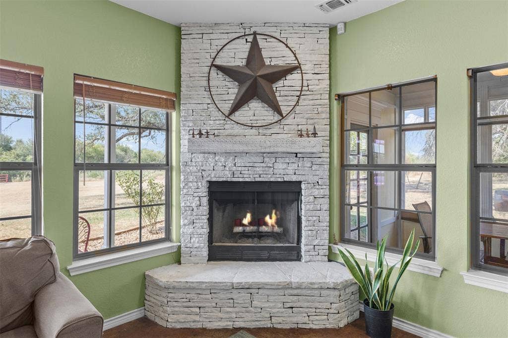 325 Bolton Road, Granbury, TX 76049 325 Bolton Road, Granbury, TX 76049