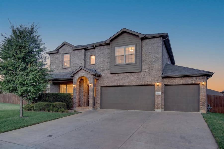 Property photo for 1220 Beestone Drive, Saginaw, TX