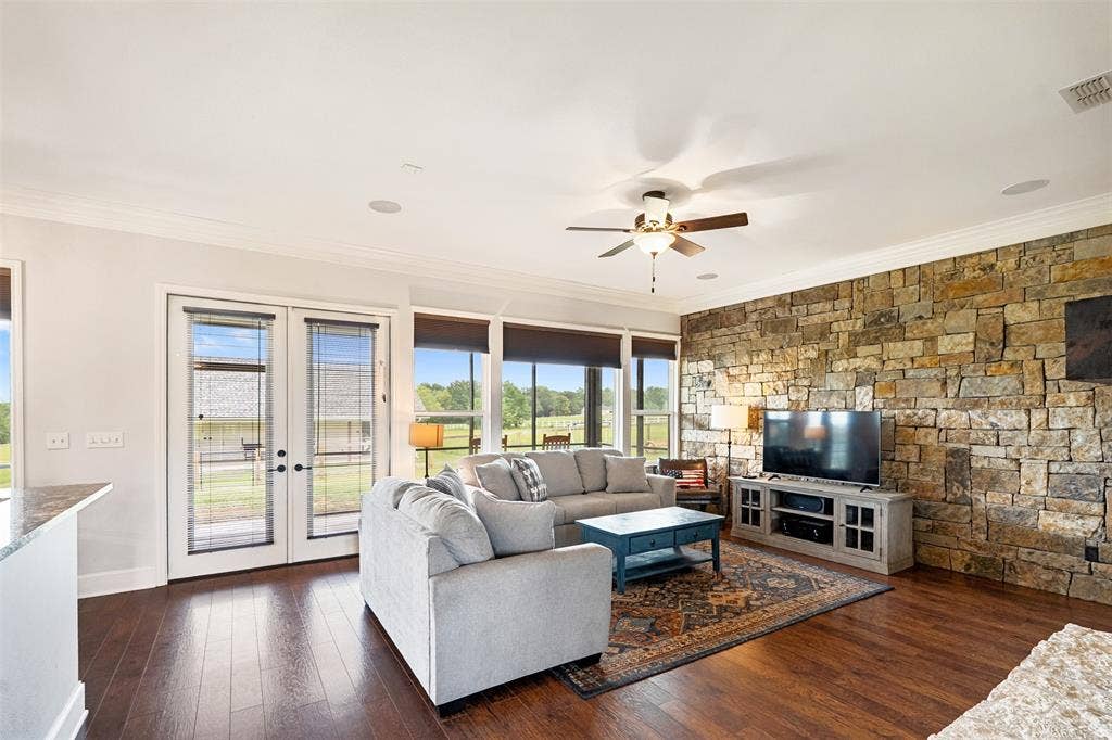 6870 Shore Crest Way, Athens, TX 75752 6870 Shore Crest Way, Athens, TX 75752