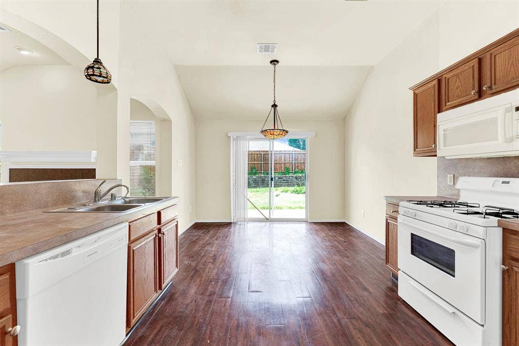 9005 Warren Drive, McKinney, TX 75071 9005 Warren Drive, McKinney, TX 75071