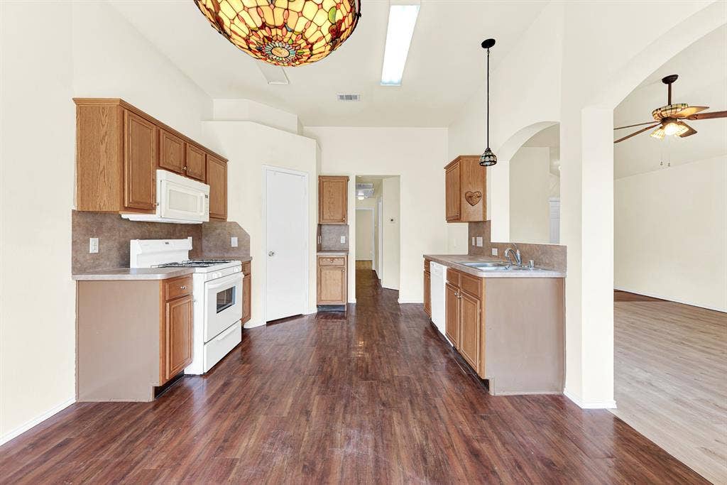 9005 Warren Drive, McKinney, TX 75071 9005 Warren Drive, McKinney, TX 75071