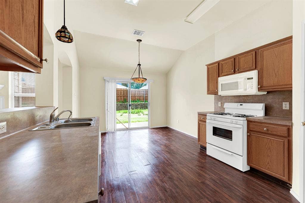 9005 Warren Drive, McKinney, TX 75071 9005 Warren Drive, McKinney, TX 75071