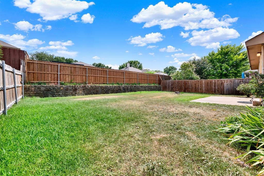 9005 Warren Drive, McKinney, TX 75071 9005 Warren Drive, McKinney, TX 75071