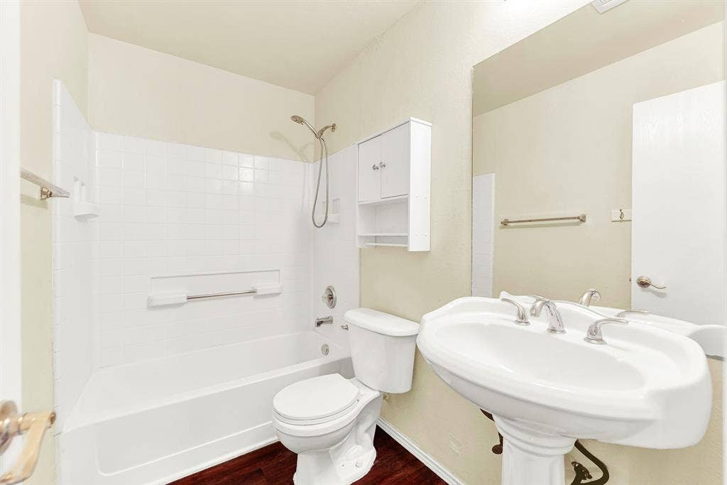 9005 Warren Drive, McKinney, TX 75071 9005 Warren Drive, McKinney, TX 75071
