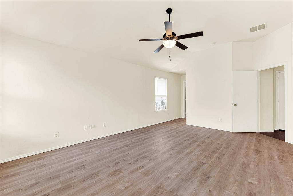 9005 Warren Drive, McKinney, TX 75071 9005 Warren Drive, McKinney, TX 75071