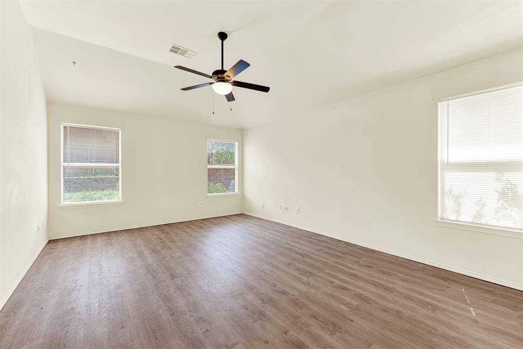 9005 Warren Drive, McKinney, TX 75071 9005 Warren Drive, McKinney, TX 75071