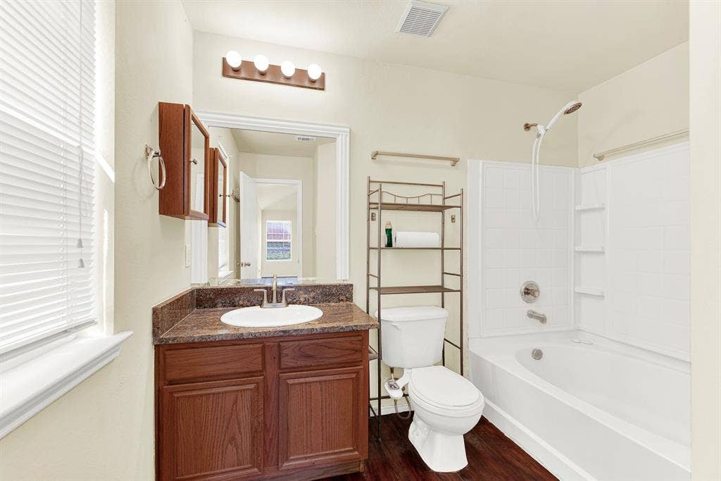 9005 Warren Drive, McKinney, TX 75071 9005 Warren Drive, McKinney, TX 75071