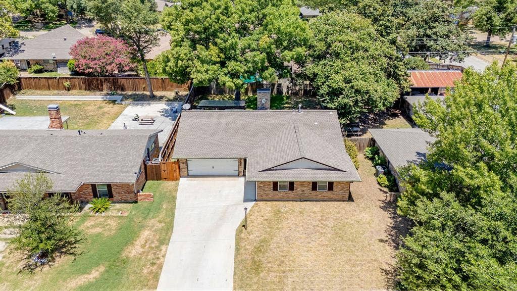 2205 Indian Creek Drive, Irving, TX 75060 2205 Indian Creek Drive, Irving, TX 75060