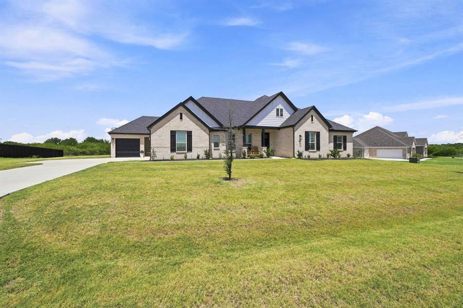Property photo for 341 Wagon Trail, Waxahachie, TX